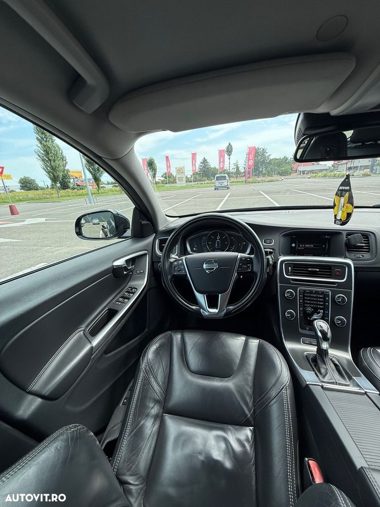 Volvo V60 D6 Plug-In-Hybrid AWD Geartronic Momentum - 14