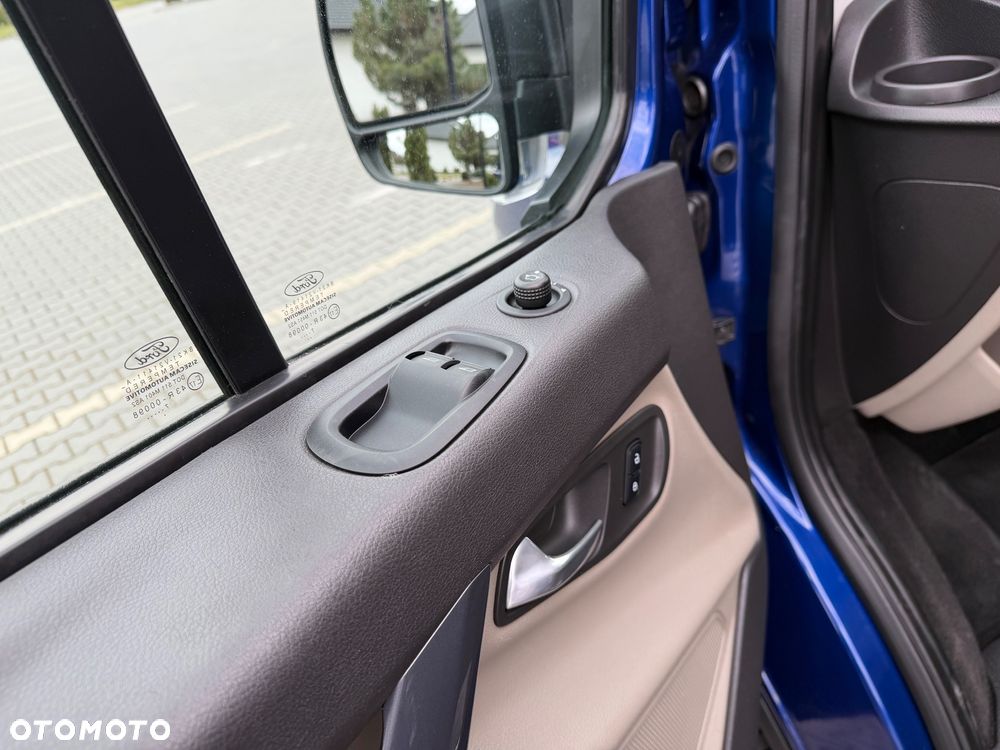 Ford Tourneo Custom - 28
