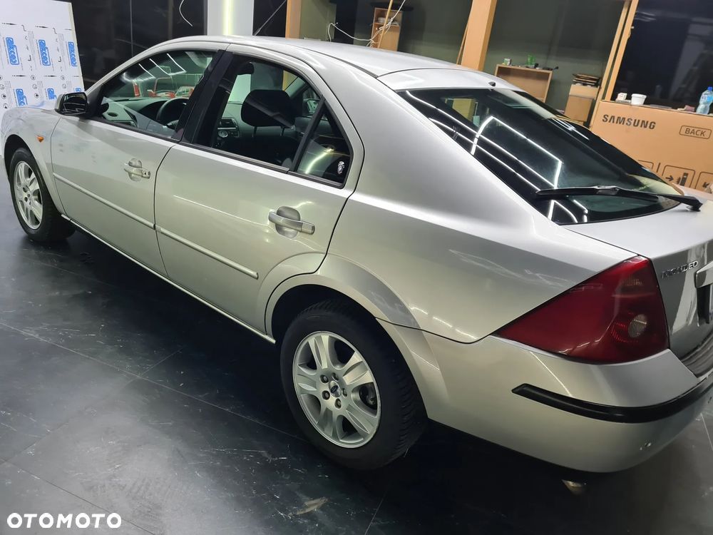 Ford Mondeo 1.8 Ghia X - 2