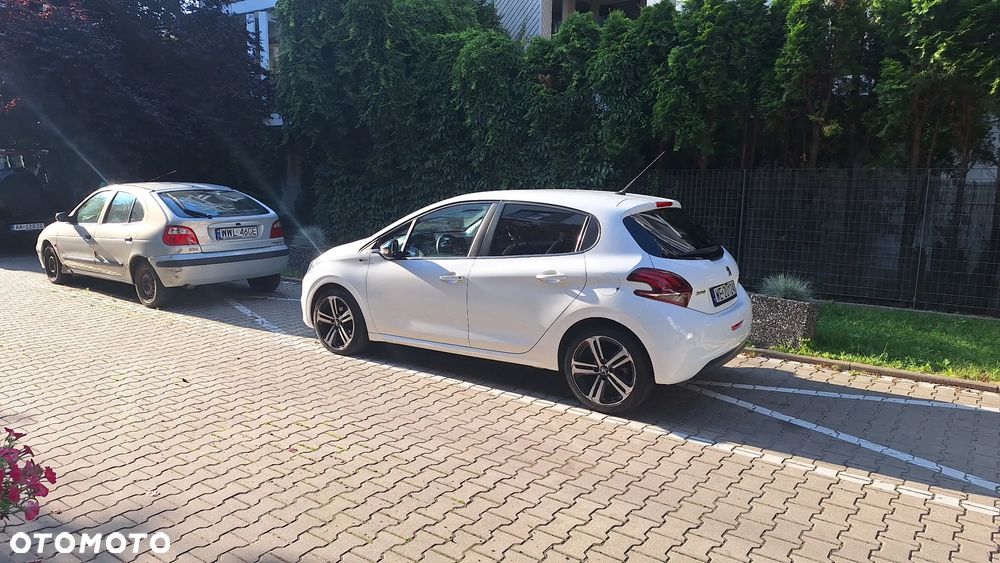 Peugeot 208 PureTech 110 Stop & Start EAT6 Allure - 9