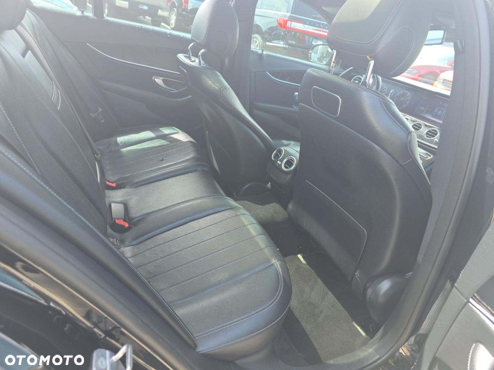 Mercedes-Benz Klasa E 300 9G-TRONIC AMG Line - 9