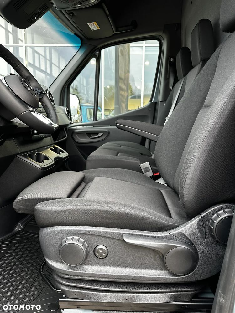 Mercedes-Benz Sprinter - 14
