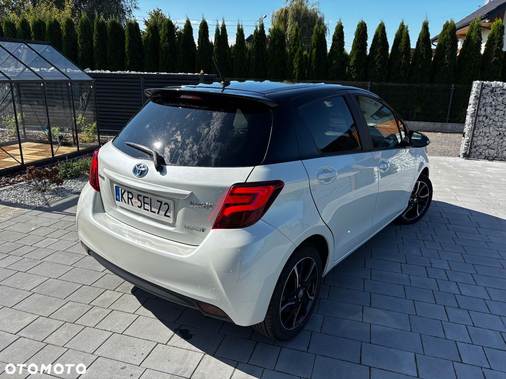 Toyota Yaris Hybrid 100 Selection Platinum - 3