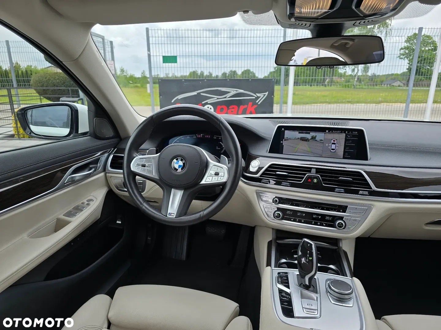 BMW Seria 7 750i xDrive sport - 30