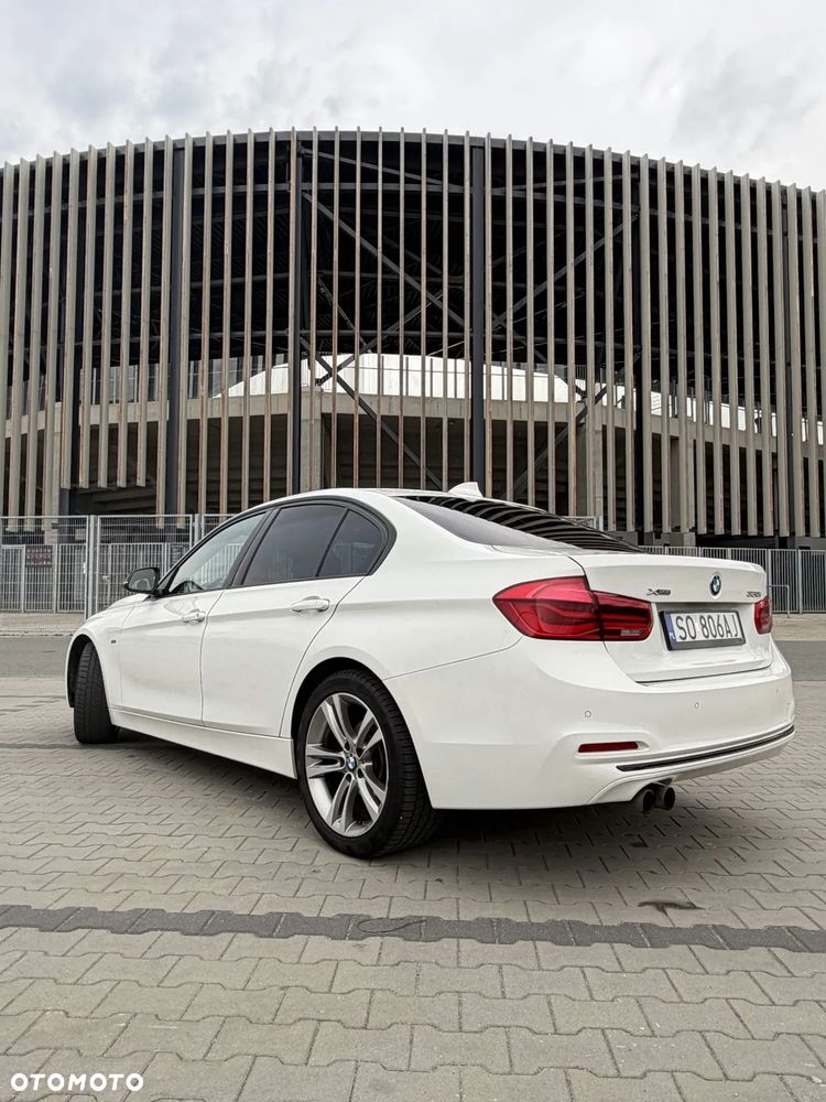 BMW Seria 3 330i xDrive Sport Line - 11