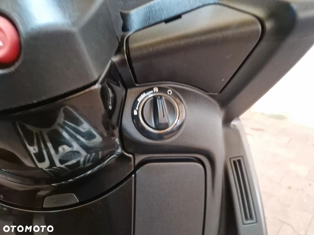 Peugeot Metropolis - 36