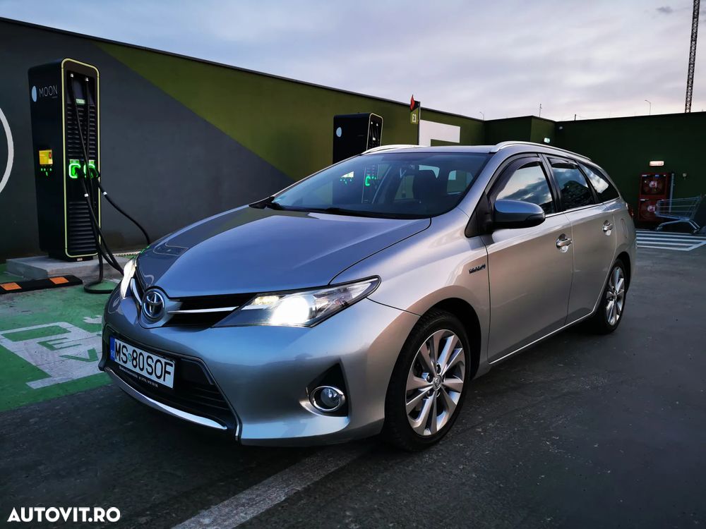 Toyota Auris 1.8 L VVT-i Luna - 1