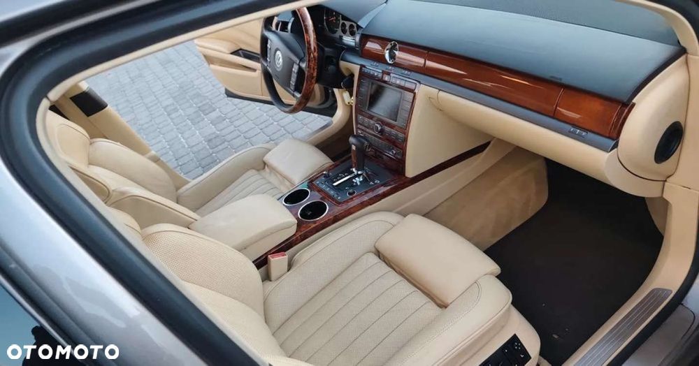 Volkswagen Phaeton - 31