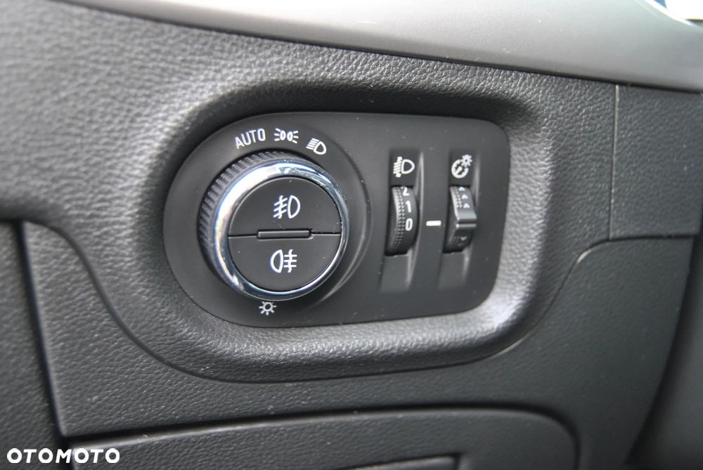Opel Astra 1.5 D Start/Stop Sports Tourer Edition - 11