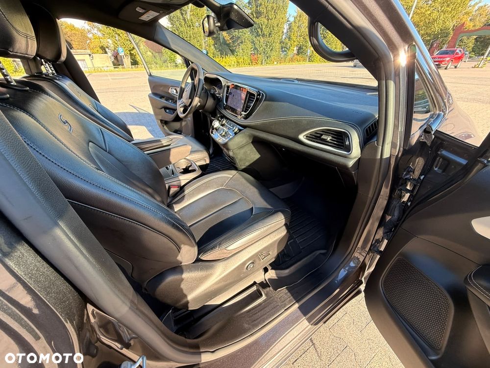Chrysler Pacifica - 24
