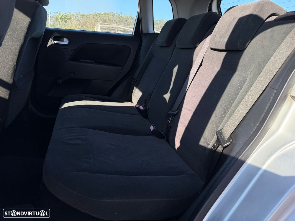 Ford Fiesta 1.25 Ghia - 8