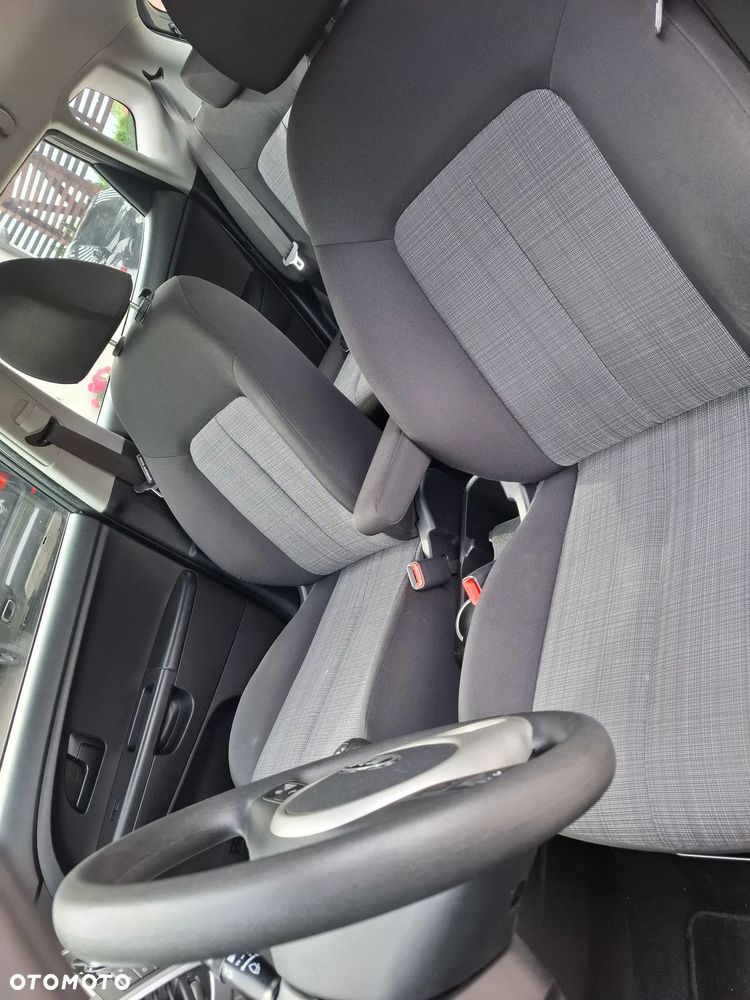 Kia Venga 1.4 CVVT UEFA EURO 2016 - 13