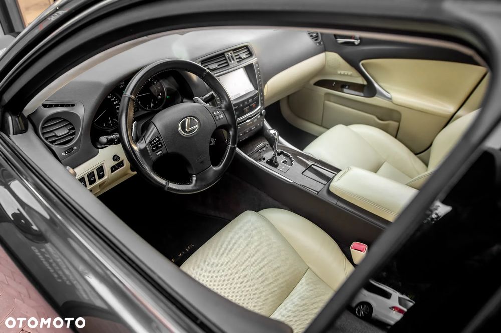 Lexus IS 250 Executive Line - 16