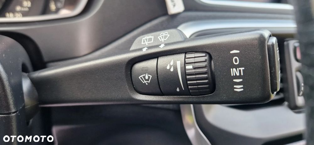Volvo V40 D4 Geartronic RDesign - 25