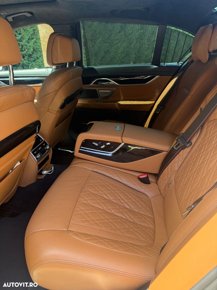 BMW Seria 7 740d xDrive MHEV - 14