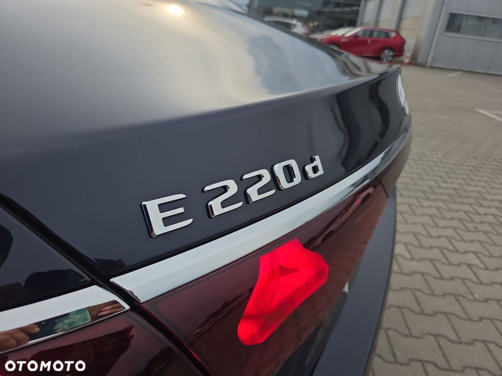 Mercedes-Benz Klasa E 220 d mHEV 4-Matic Avantgarde 9G-Tronic - 20