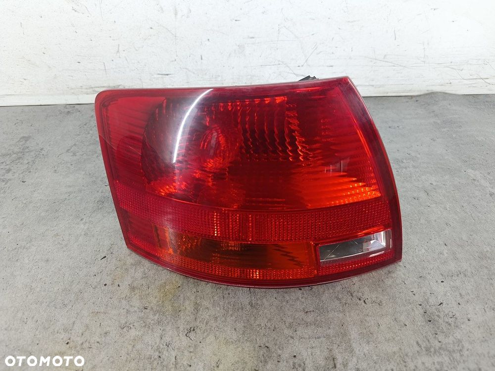 LAMPA TYLNA LEWA AUDI A4 B7 8E9945095E 484001 KOMBI - 1