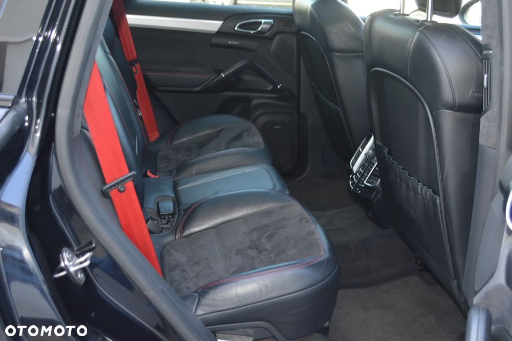 Porsche Cayenne GTS - 15