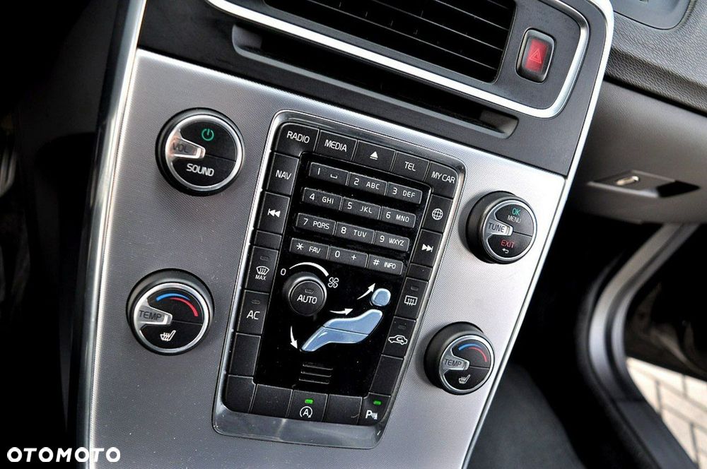 Volvo V60 D3 Drive-E Momentum - 26