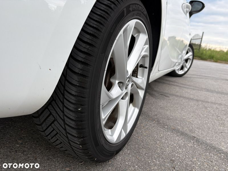 Opel Astra 1.4 Turbo Innovation - 17