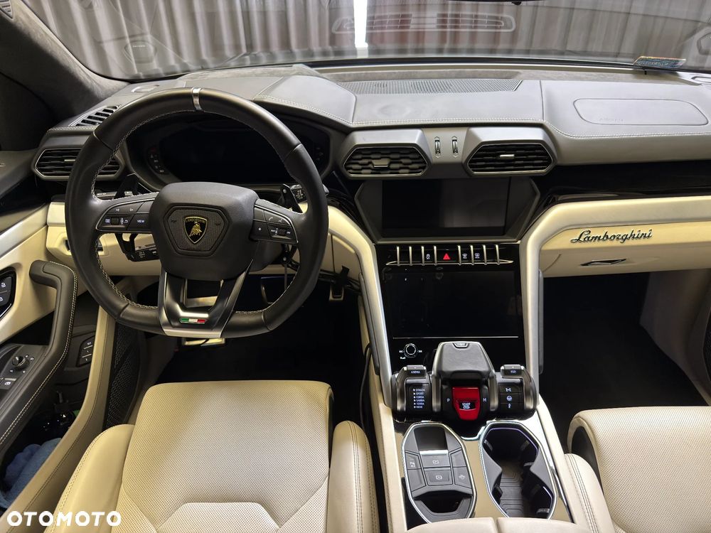 Lamborghini Urus - 21