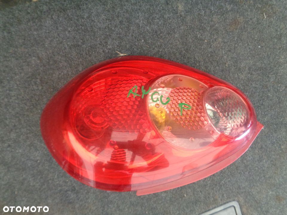 TOYOTA AYGO LAMPA TYŁ PRAWA EUROPA - 1