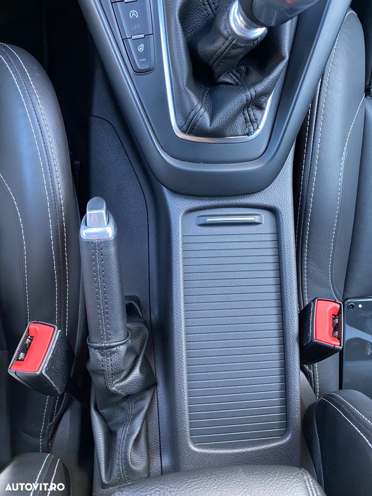Ford Focus 2.0 EcoBoost ST - 25