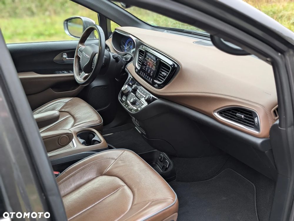 Chrysler Pacifica - 14
