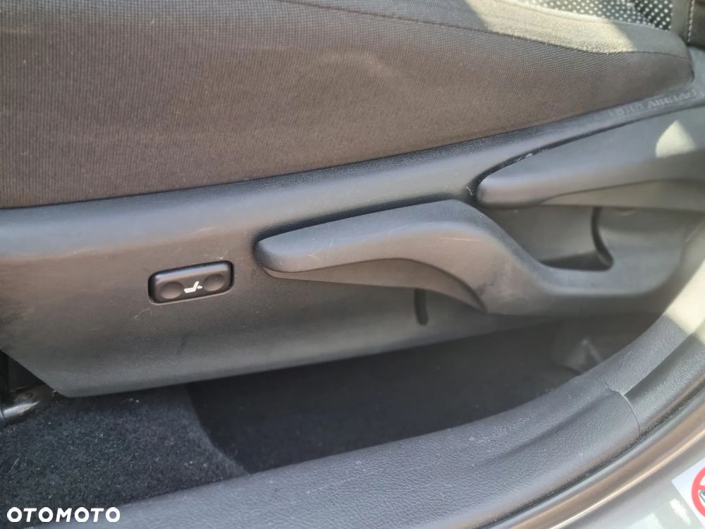 Toyota Auris 1.6 Premium + - 38