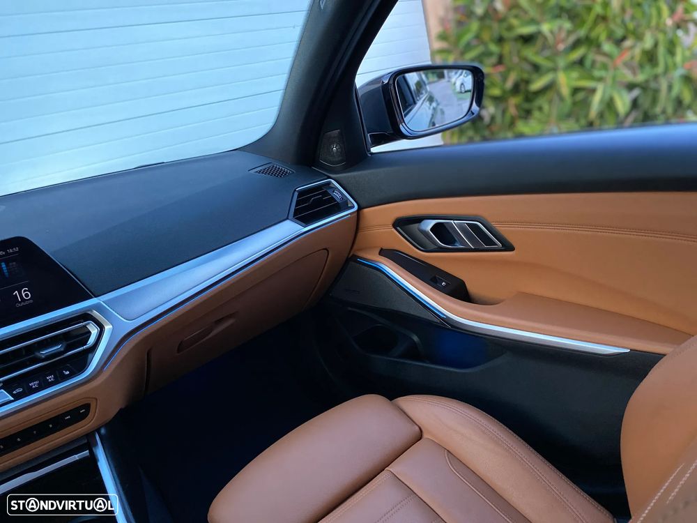 BMW 330 e Touring Aut. Luxury Line - 40