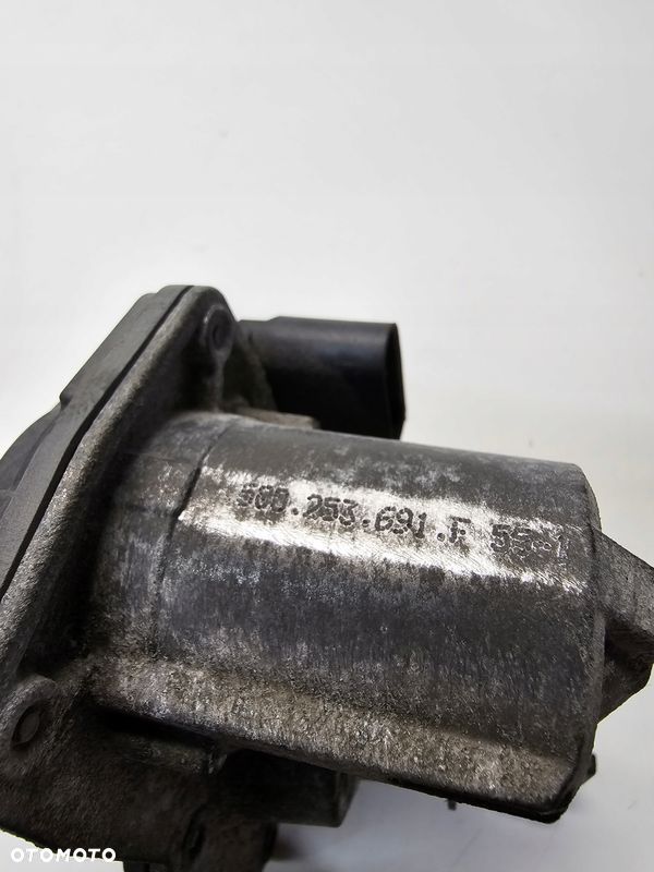 PRZEPUSTNICA SPALIN WYDECHU AUDI A4 B9 A5 2.0 TDI 5Q0253691F - 5