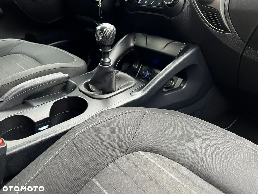 Hyundai ix35 1.6 2WD Fifa World Cup Edition - 25