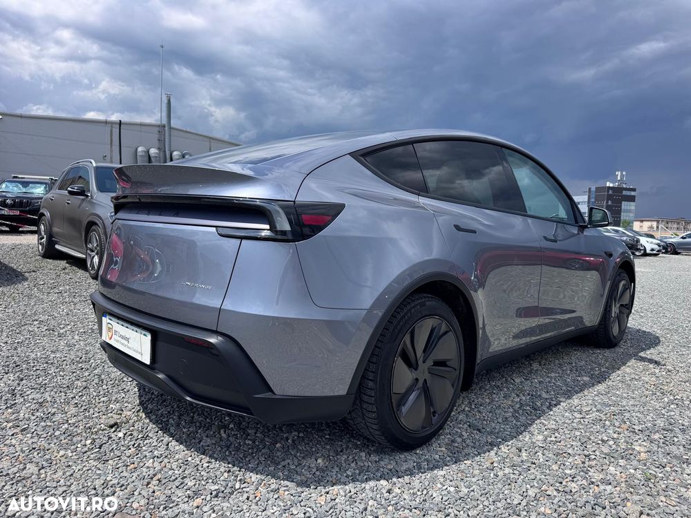 Tesla Model Y - 3