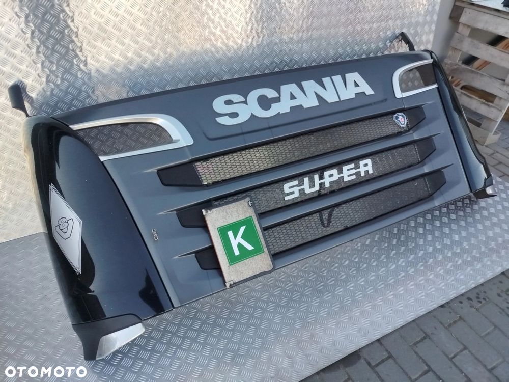 ATRAPA GÓRNA SCANIA STREAMLINE V8 - 3