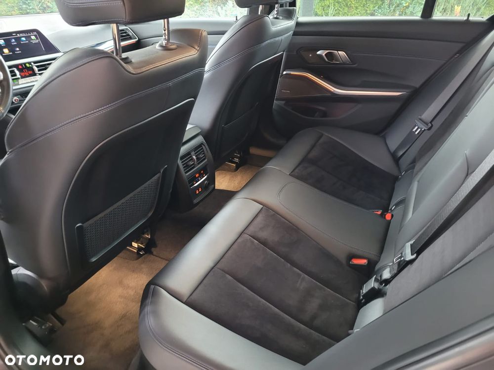 BMW Seria 3 330e - 17