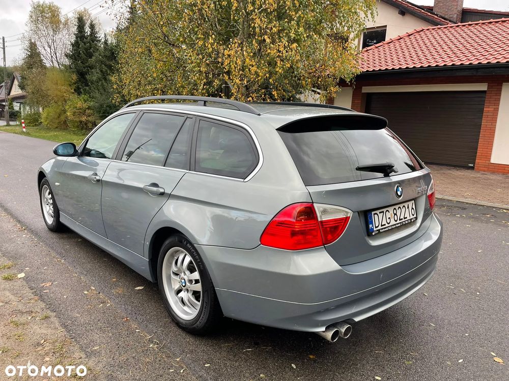BMW Seria 3 325i Touring - 9