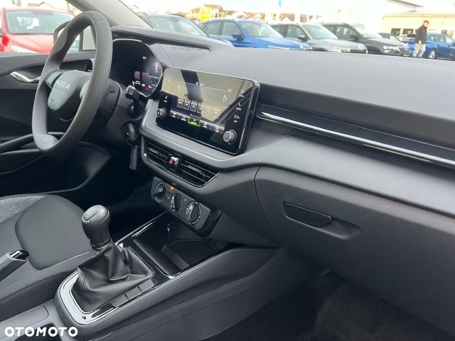 Skoda Fabia 1.0 Essence - 10
