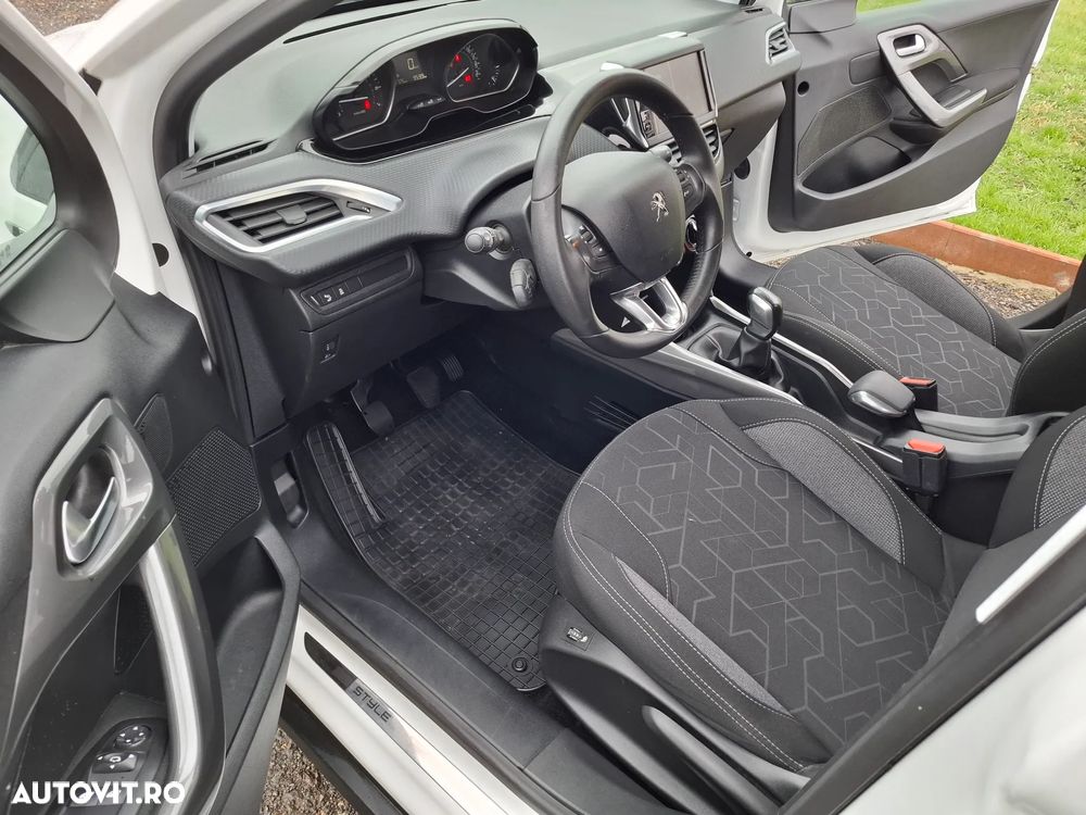 Peugeot 2008 PureTech 82 Allure - 5