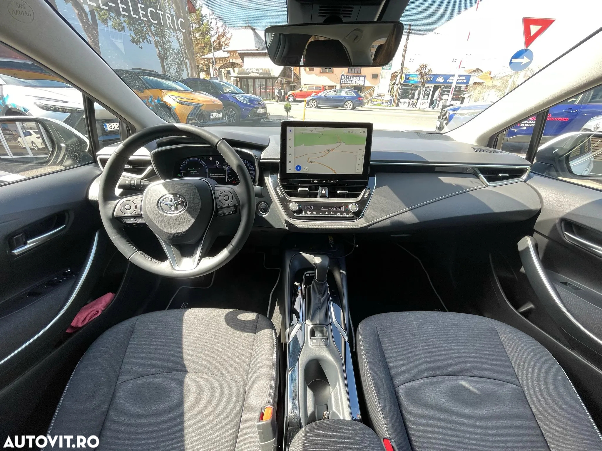 Toyota Corolla Sedan 1.8 HEV Business - 13