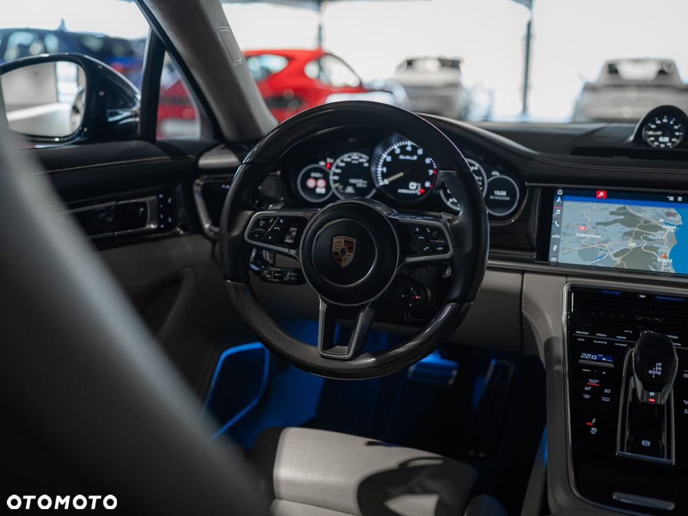 Porsche Panamera - 25