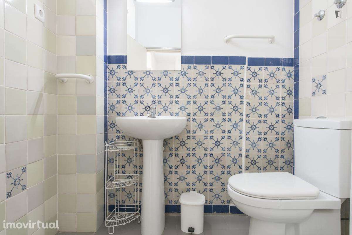 Quarto - localizado em Intendente Lisbon - Grande imagem: 4/35