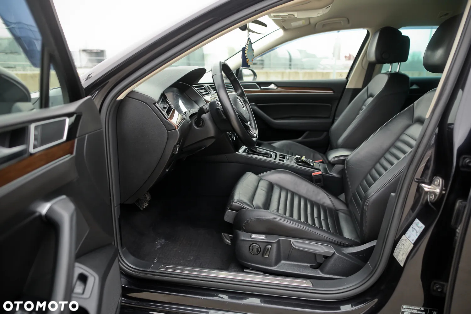 Volkswagen Passat Variant 2.0 TDI SCR 4Motion DSG Highline - 19