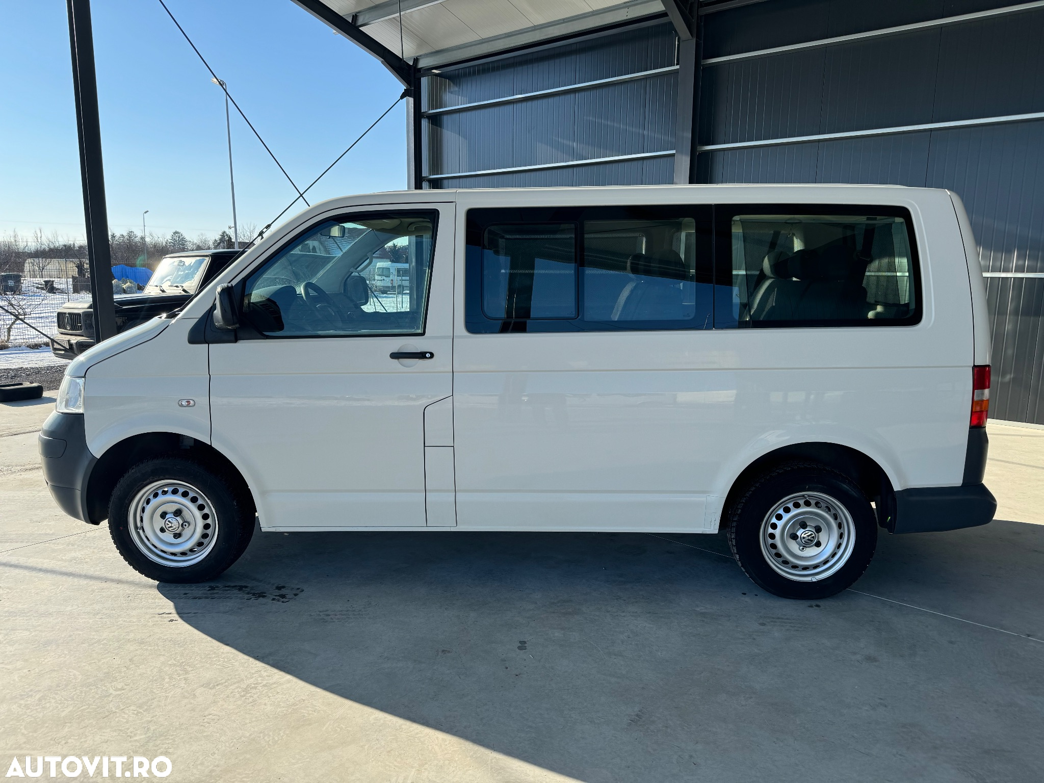 Volkswagen Caravelle - 13