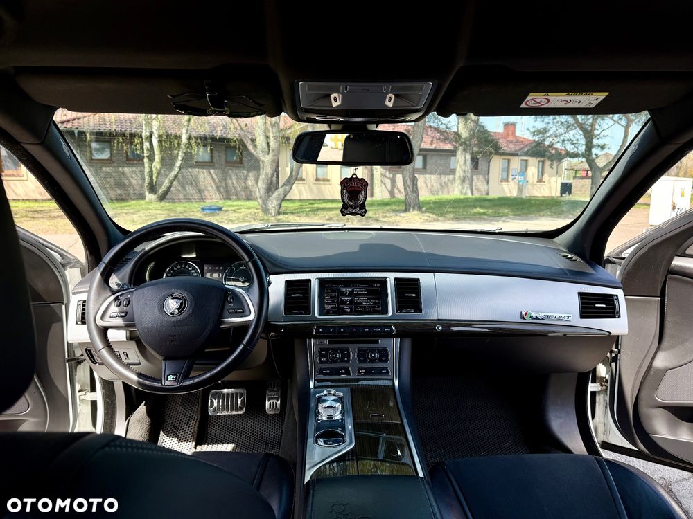 Jaguar XF 2.2 D R-Sport - 14