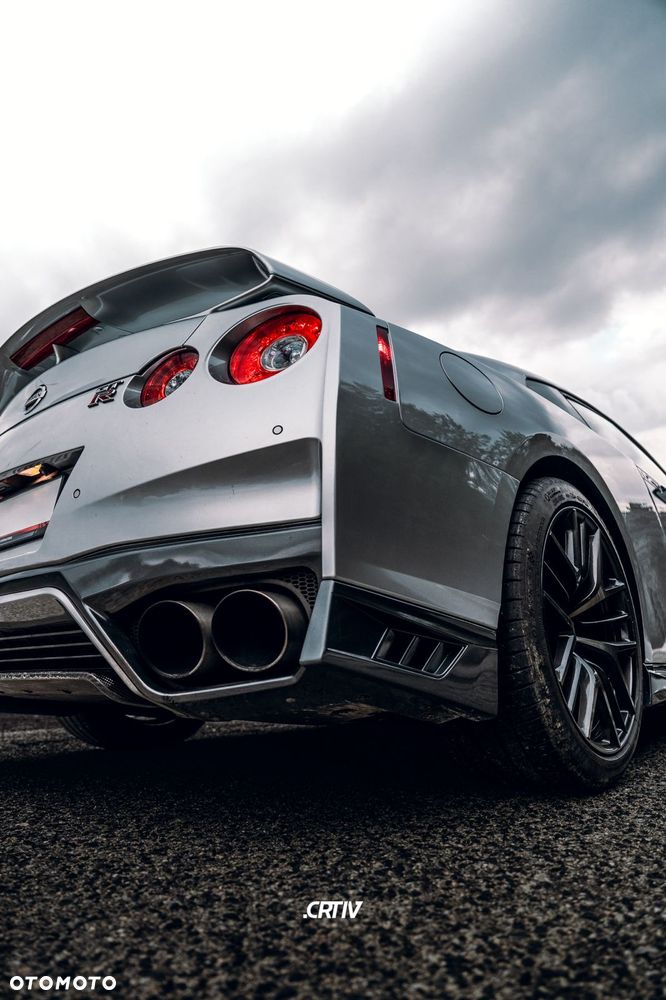 Nissan GT-R - 10