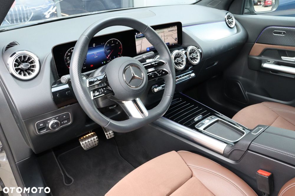 Mercedes-Benz GLA - 10