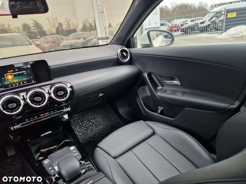 Mercedes-Benz Klasa A 180 Style 7G-DCT - 17