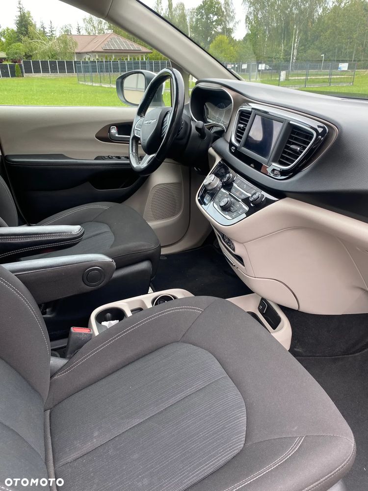 Chrysler Pacifica - 10