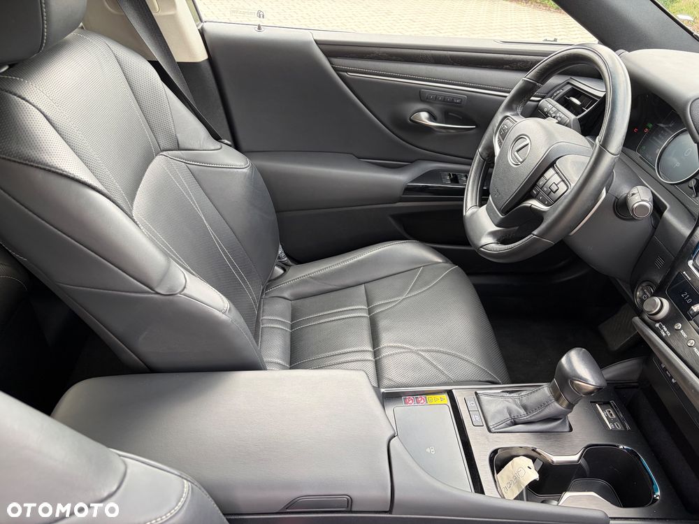 Lexus ES 300h - 21