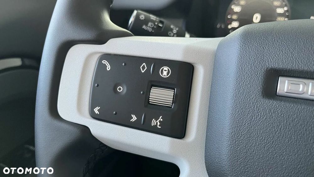 Land Rover Defender - 21